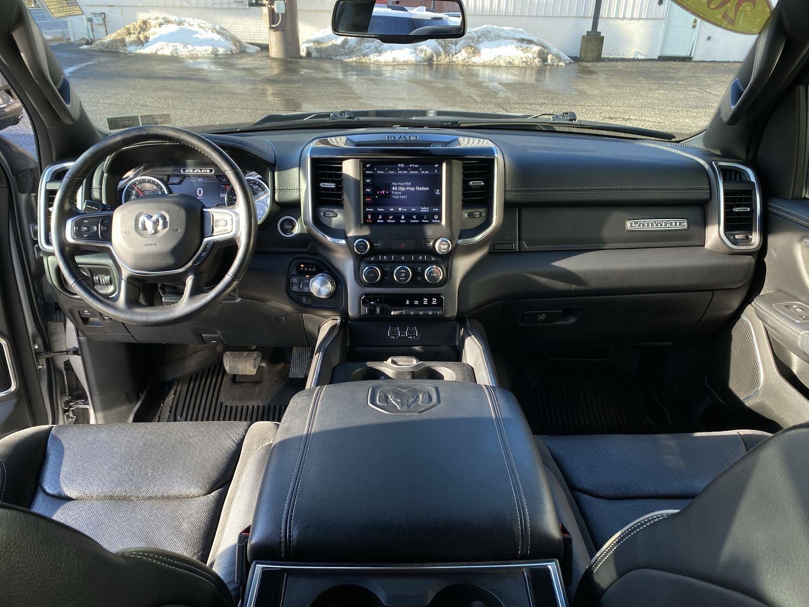 2020 RAM 1500 Laramie Crew Cab 4x4 5'7" Box