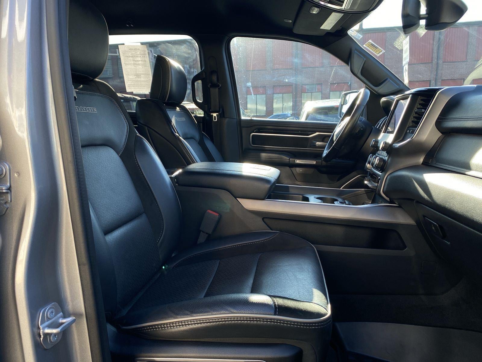 2020 RAM 1500 Laramie Crew Cab 4x4 5'7" Box