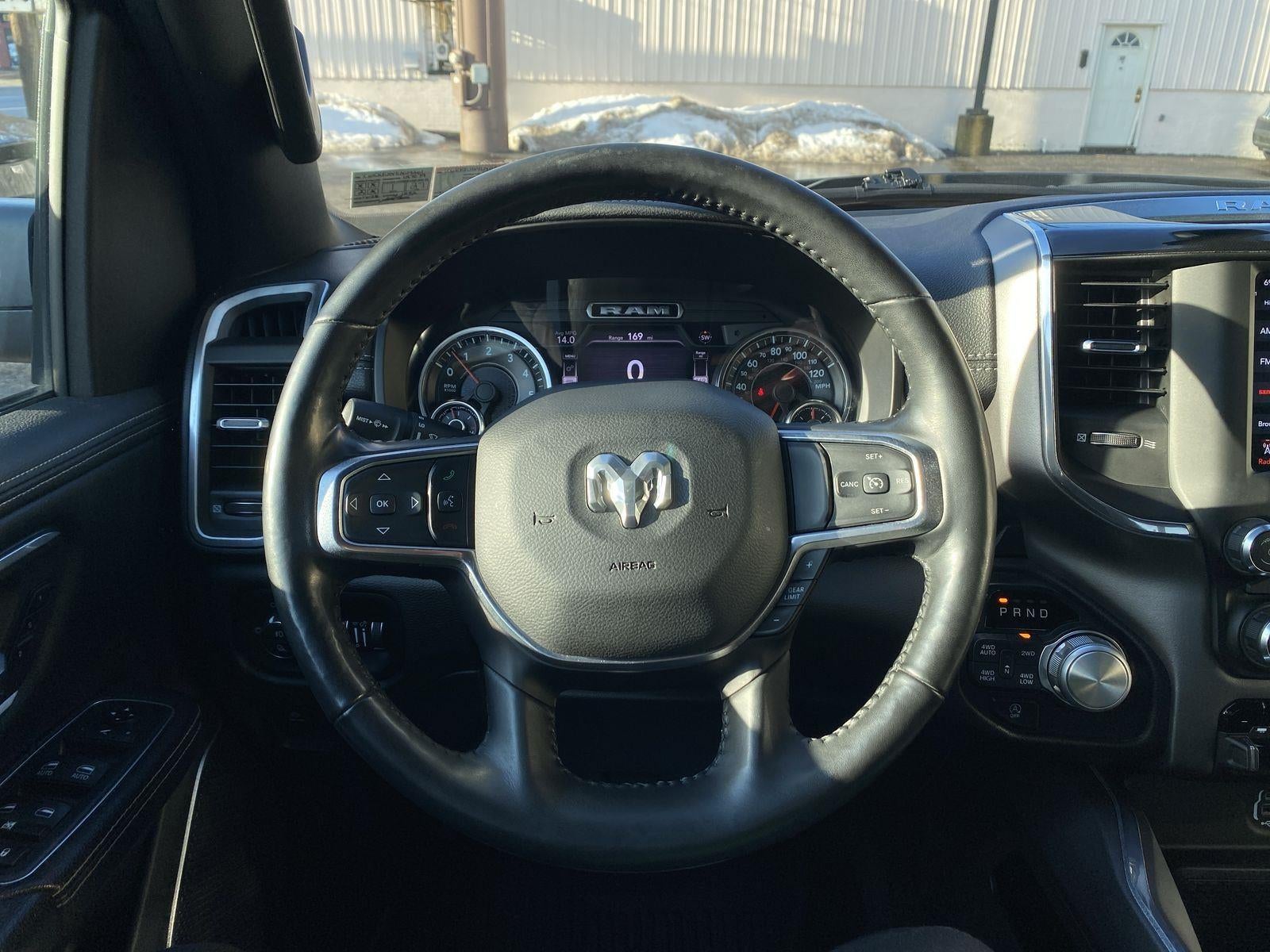 2020 RAM 1500 Laramie Crew Cab 4x4 5'7" Box