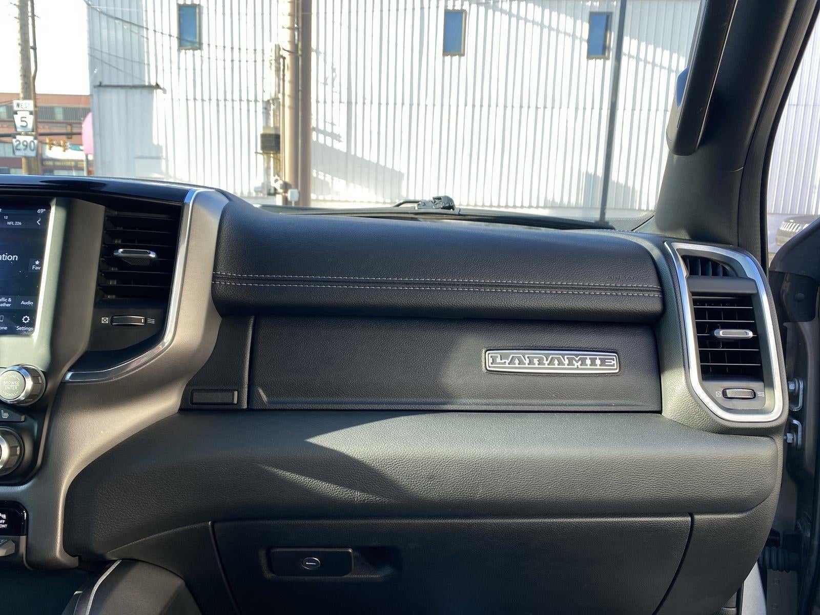 2020 RAM 1500 Laramie Crew Cab 4x4 5'7" Box