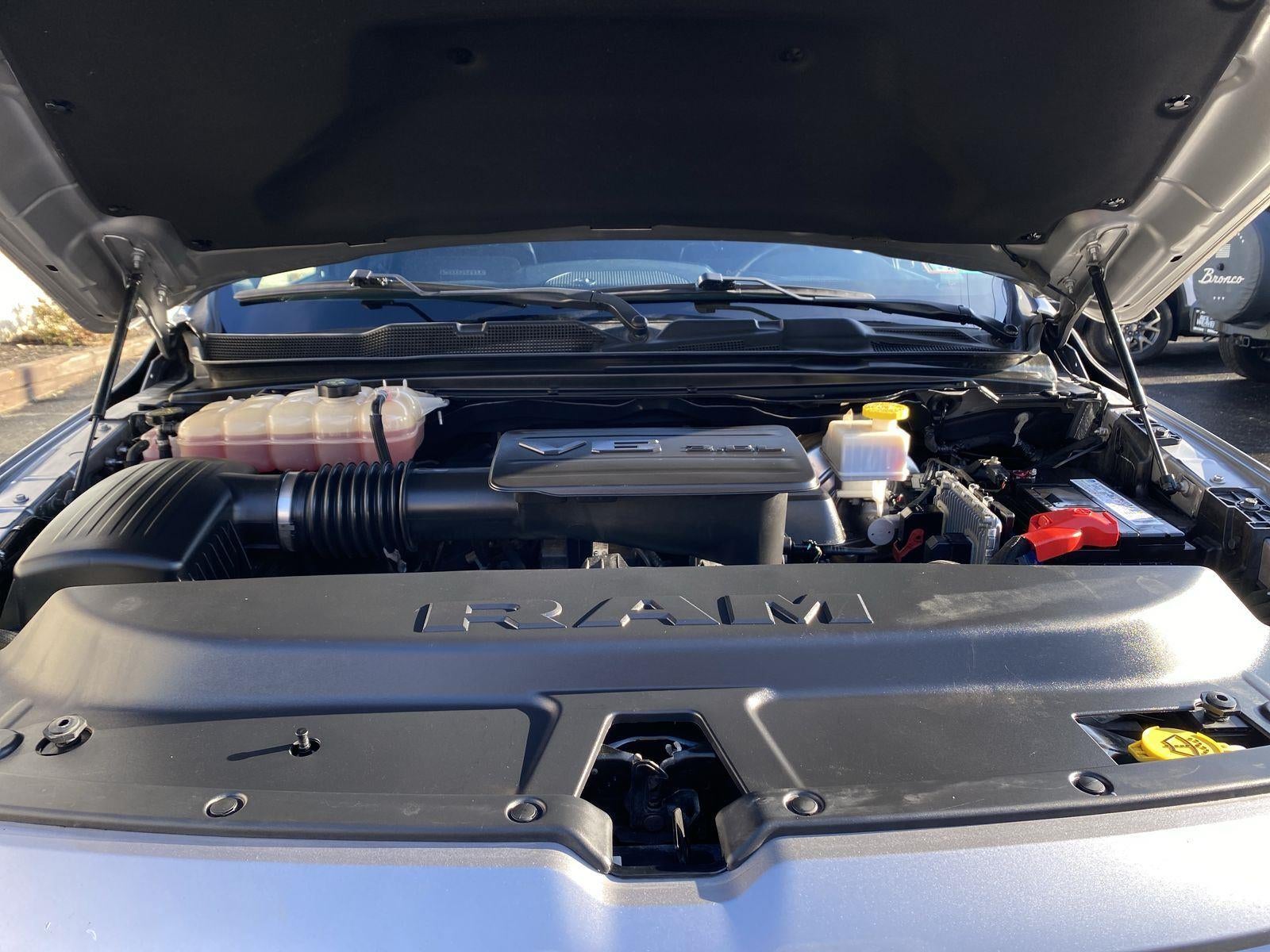 2020 RAM 1500 Laramie Crew Cab 4x4 5'7" Box