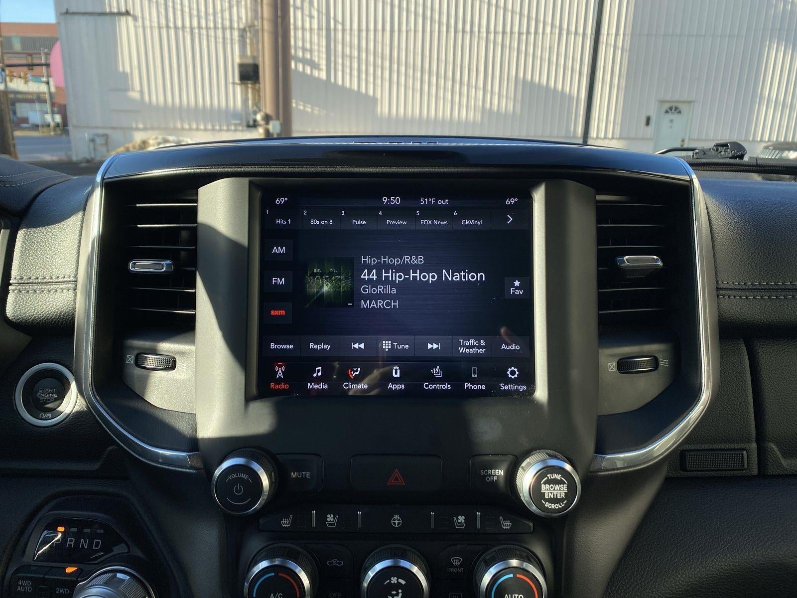 2020 RAM 1500 Laramie Crew Cab 4x4 5'7" Box