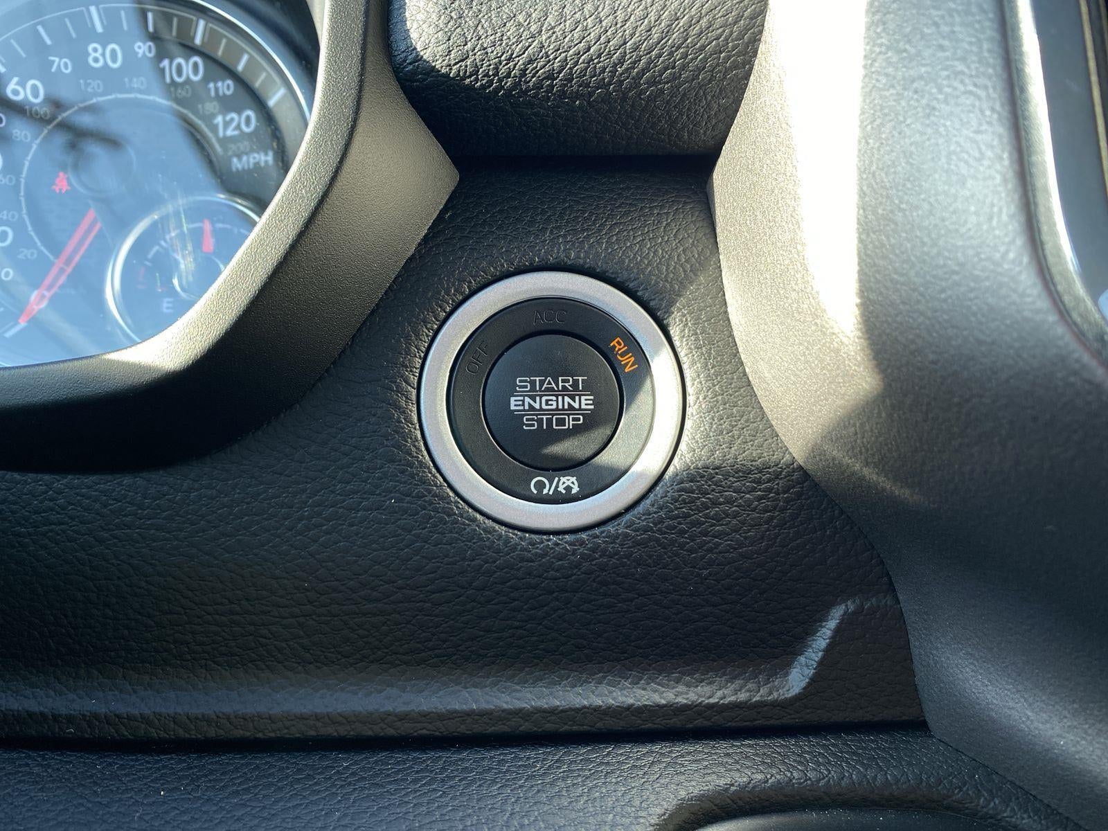 2020 RAM 1500 Laramie Crew Cab 4x4 5'7" Box