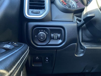 2020 RAM 1500 Laramie Crew Cab 4x4 5'7" Box