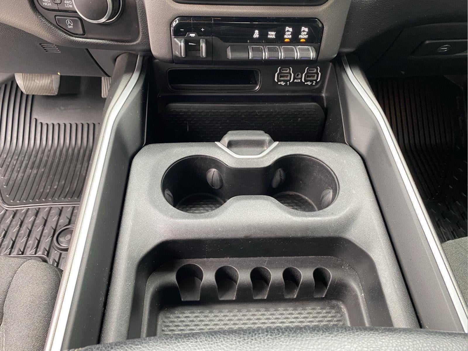 2020 RAM 1500 Big Horn Crew Cab 4x4 5'7" Box