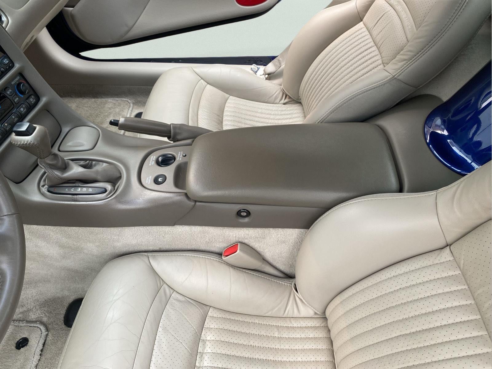 2004 Chevrolet Corvette Base
