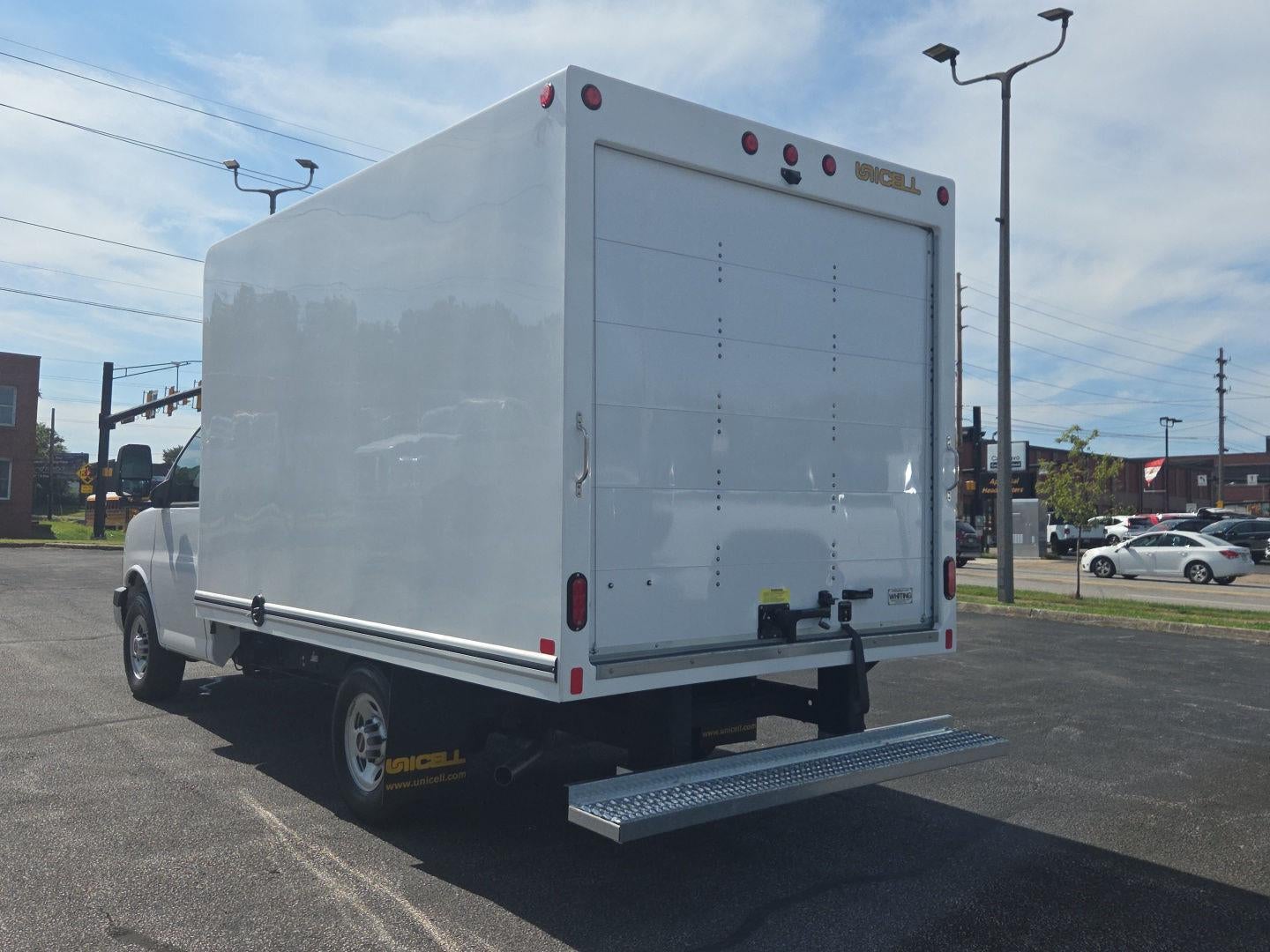 2025 GMC Savana Cutaway 3500 1WT