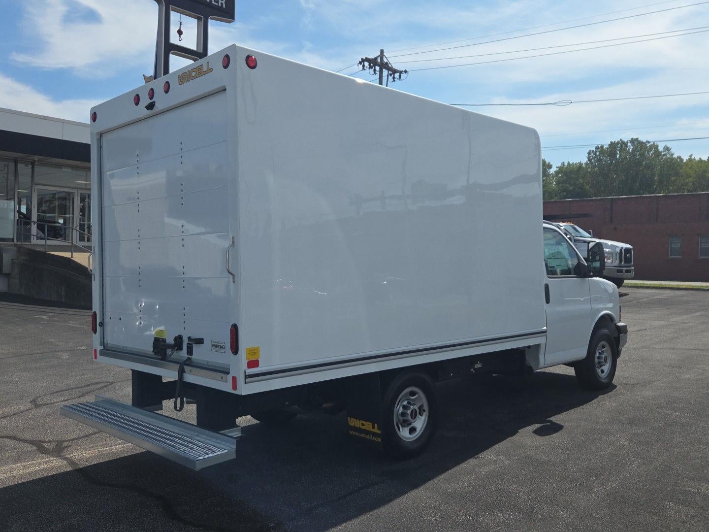 2025 GMC Savana Cutaway 3500 1WT