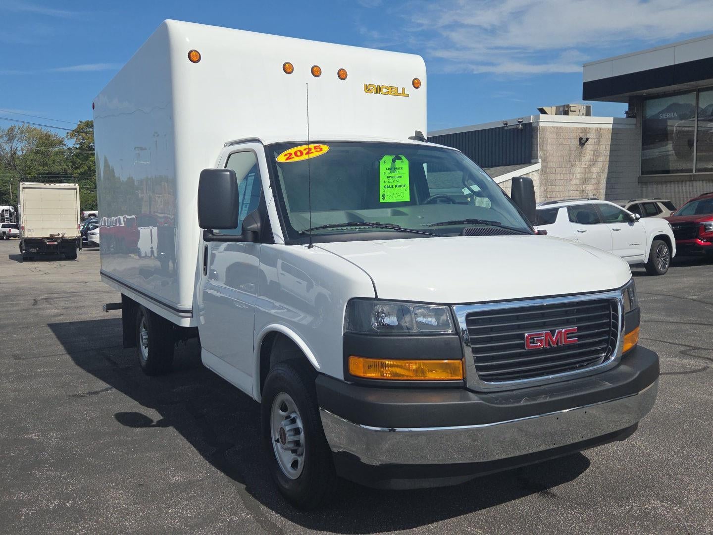 2025 GMC Savana Cutaway 3500 1WT