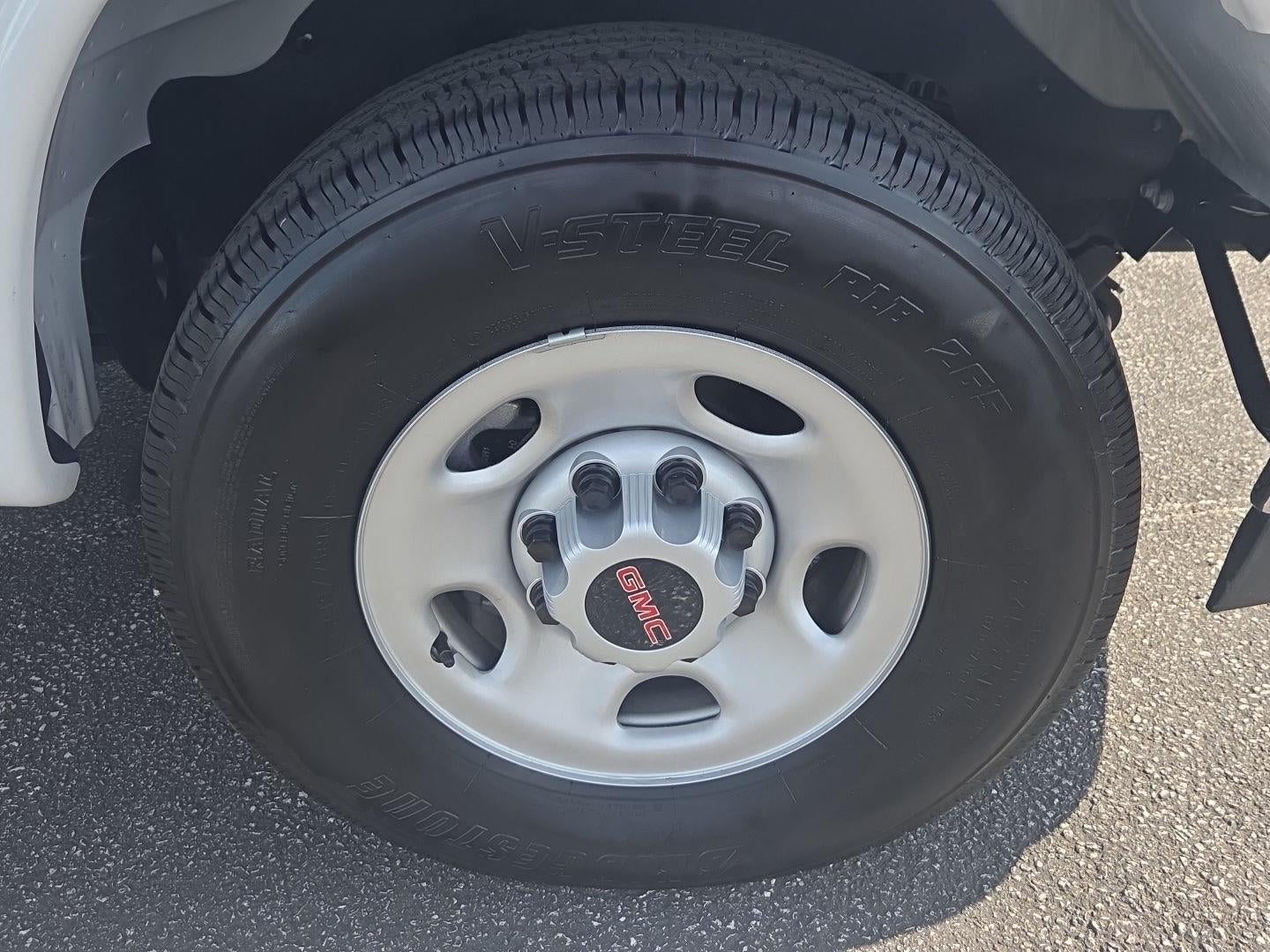 2025 GMC Savana Cutaway 3500 1WT