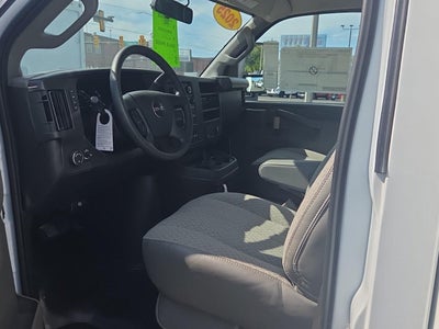 2025 GMC Savana Cutaway 3500 1WT