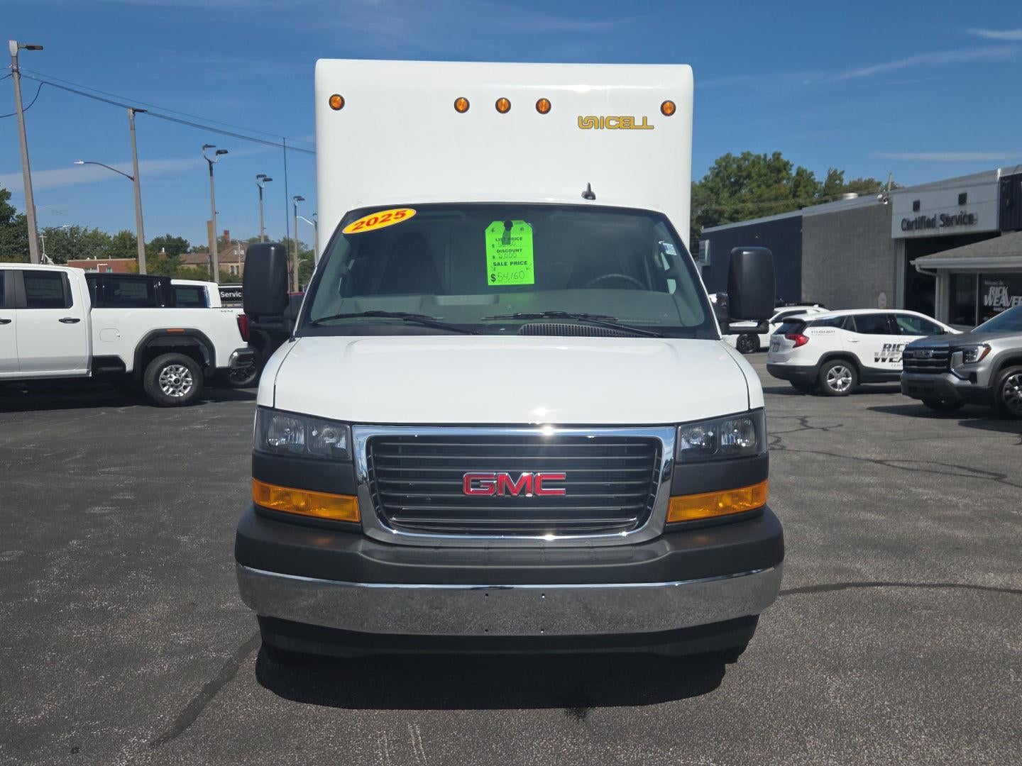 2025 GMC Savana Cutaway 3500 1WT