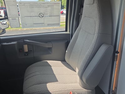 2025 GMC Savana Cutaway 3500 1WT