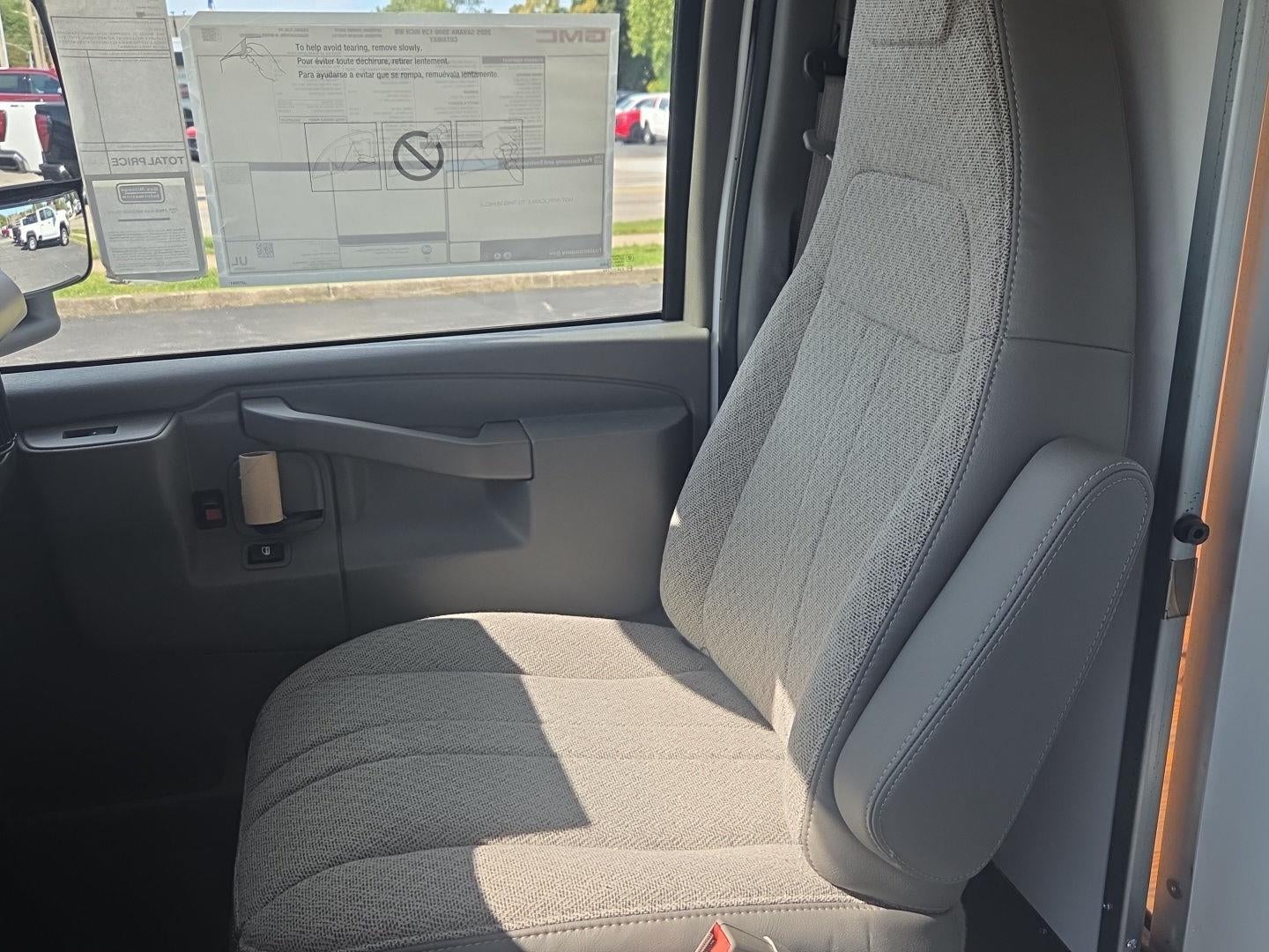 2025 GMC Savana Cutaway 3500 1WT