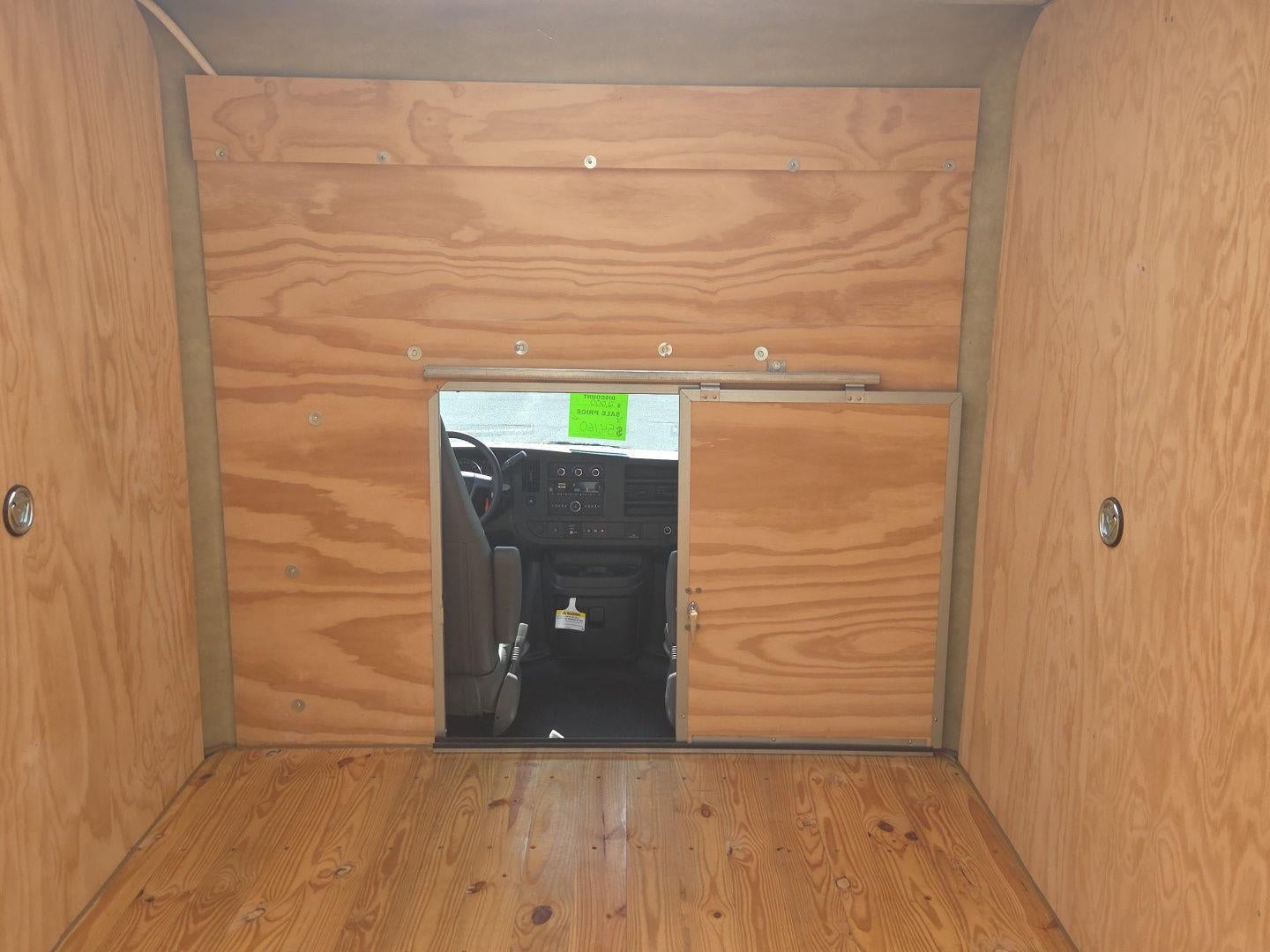 2025 GMC Savana Cutaway 3500 1WT