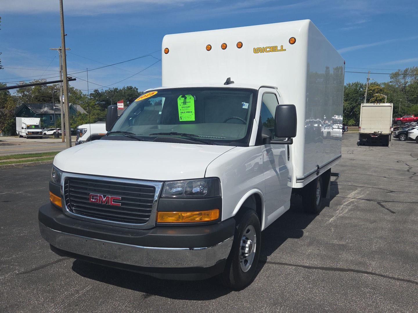 2025 GMC Savana Cutaway 3500 1WT
