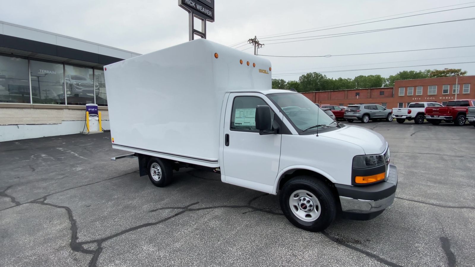 2025 GMC Savana Cutaway 3500 1WT