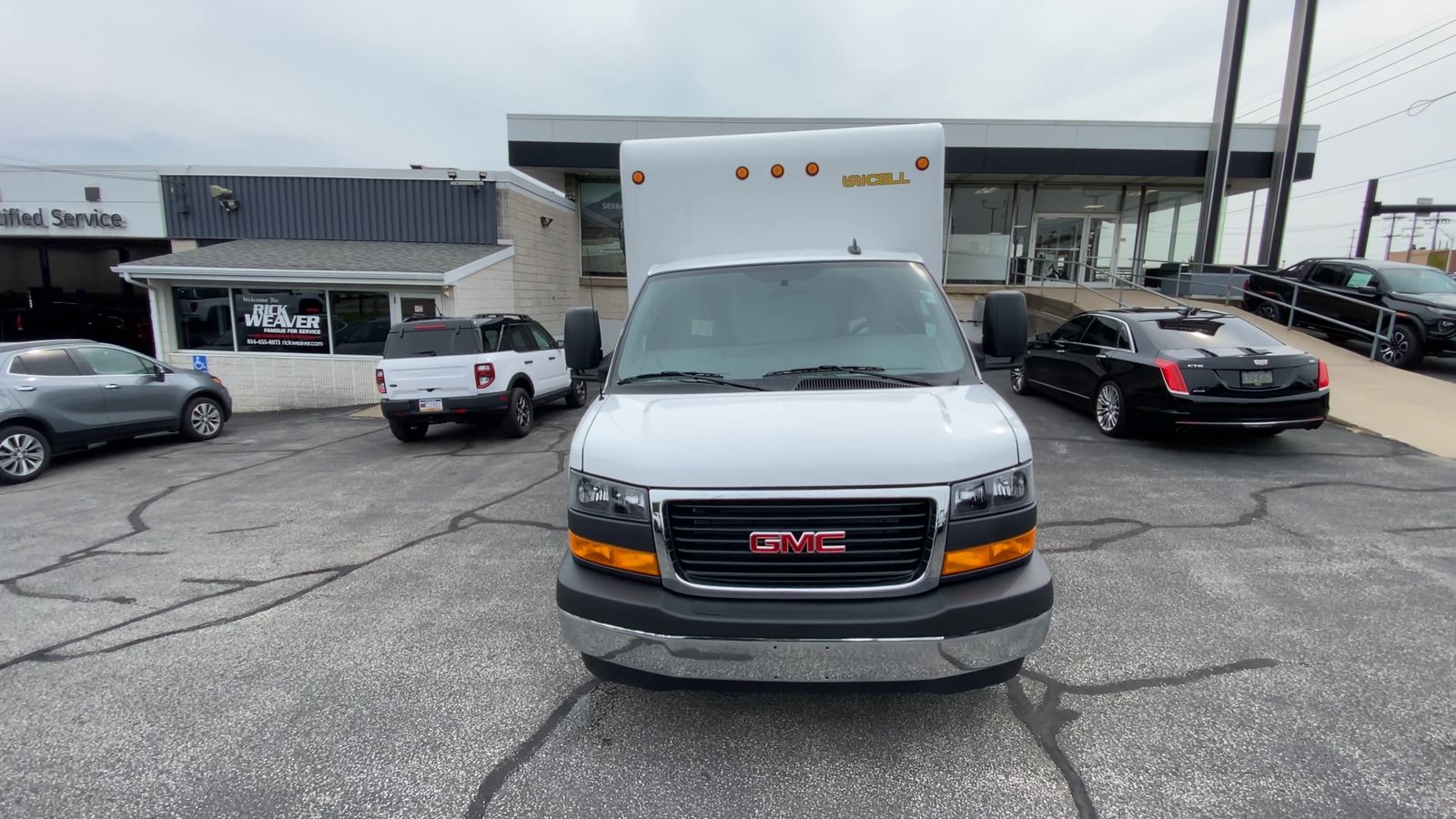 2025 GMC Savana Cutaway 3500 1WT