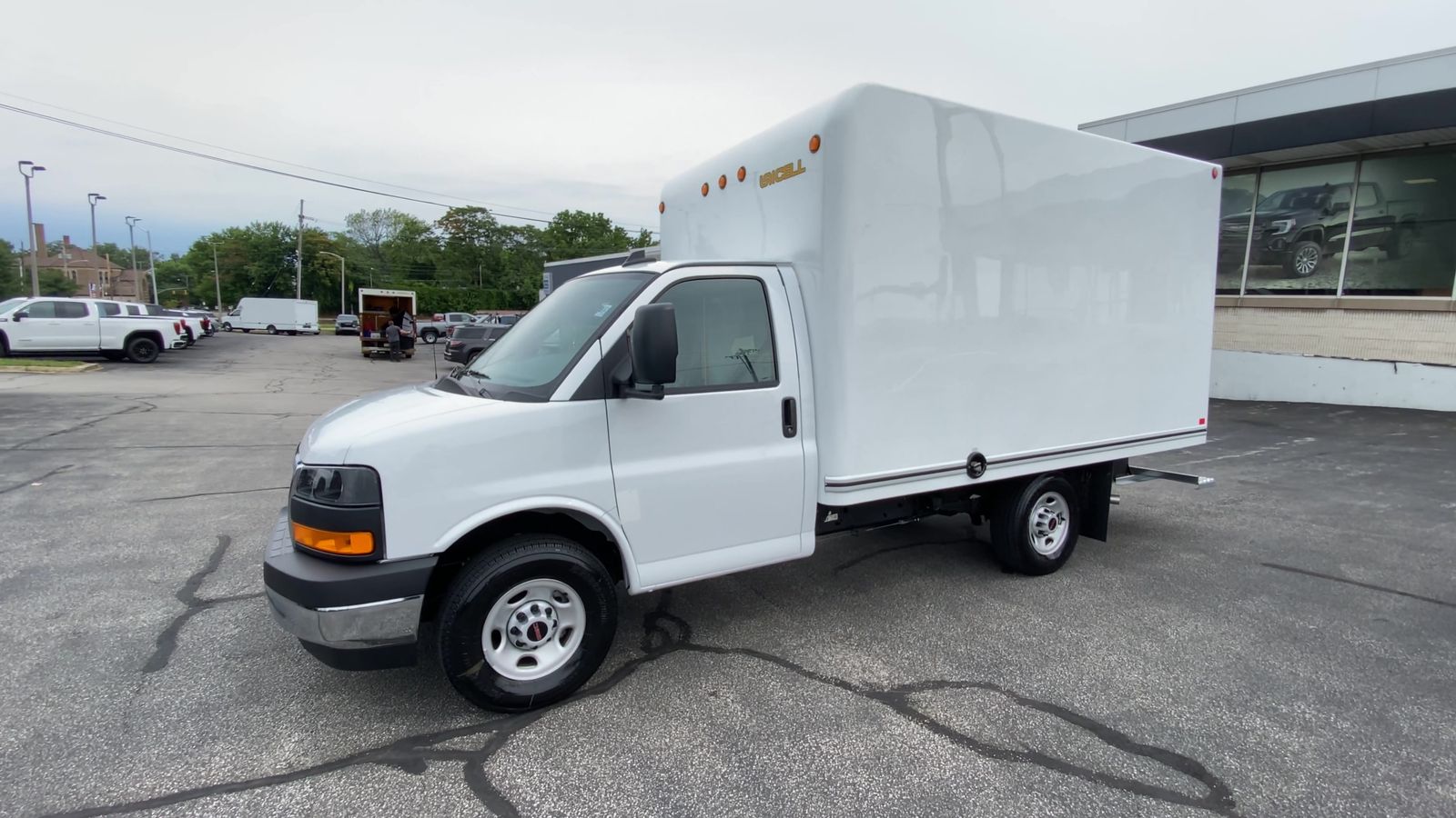 2025 GMC Savana Cutaway 3500 1WT