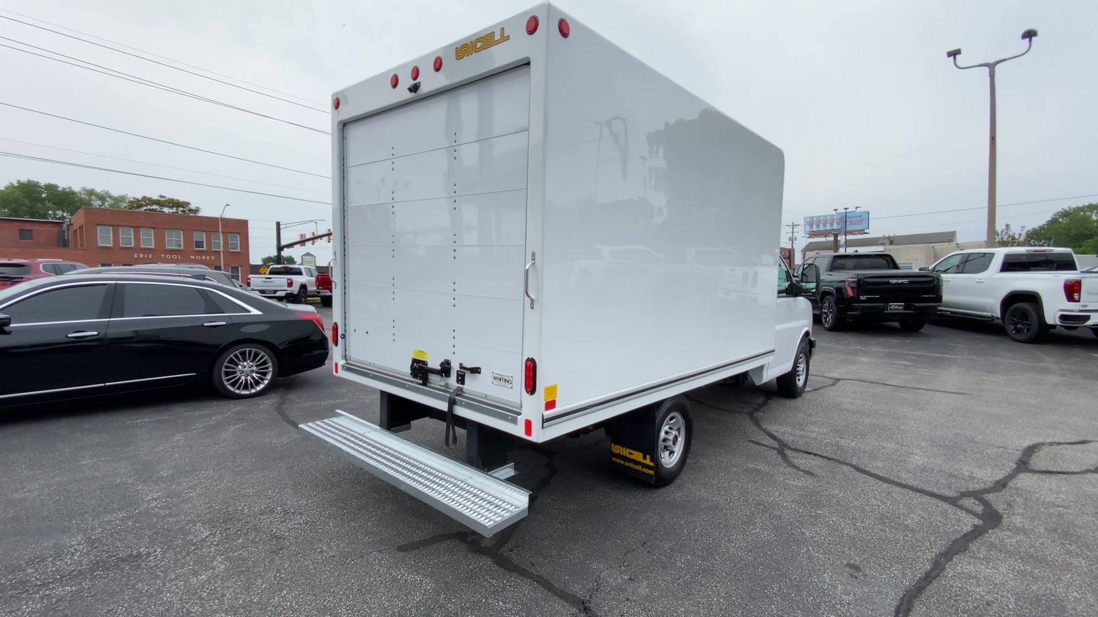 2025 GMC Savana Cutaway 3500 1WT