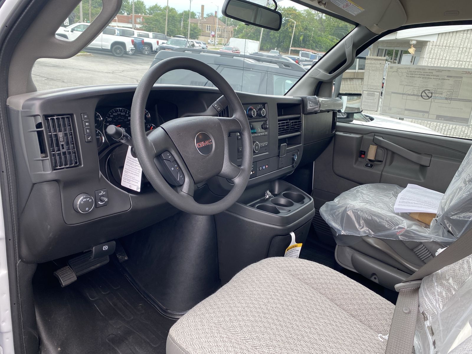 2025 GMC Savana Cutaway 3500 1WT