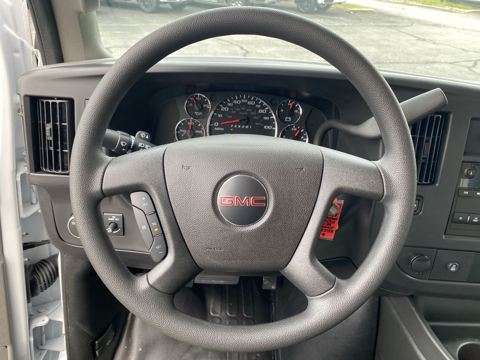 2025 GMC Savana Cutaway 3500 1WT