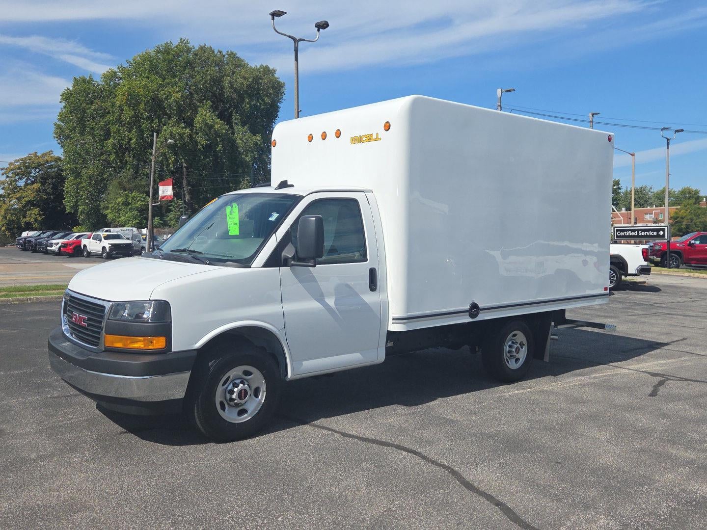 2025 GMC Savana Cutaway 3500 1WT