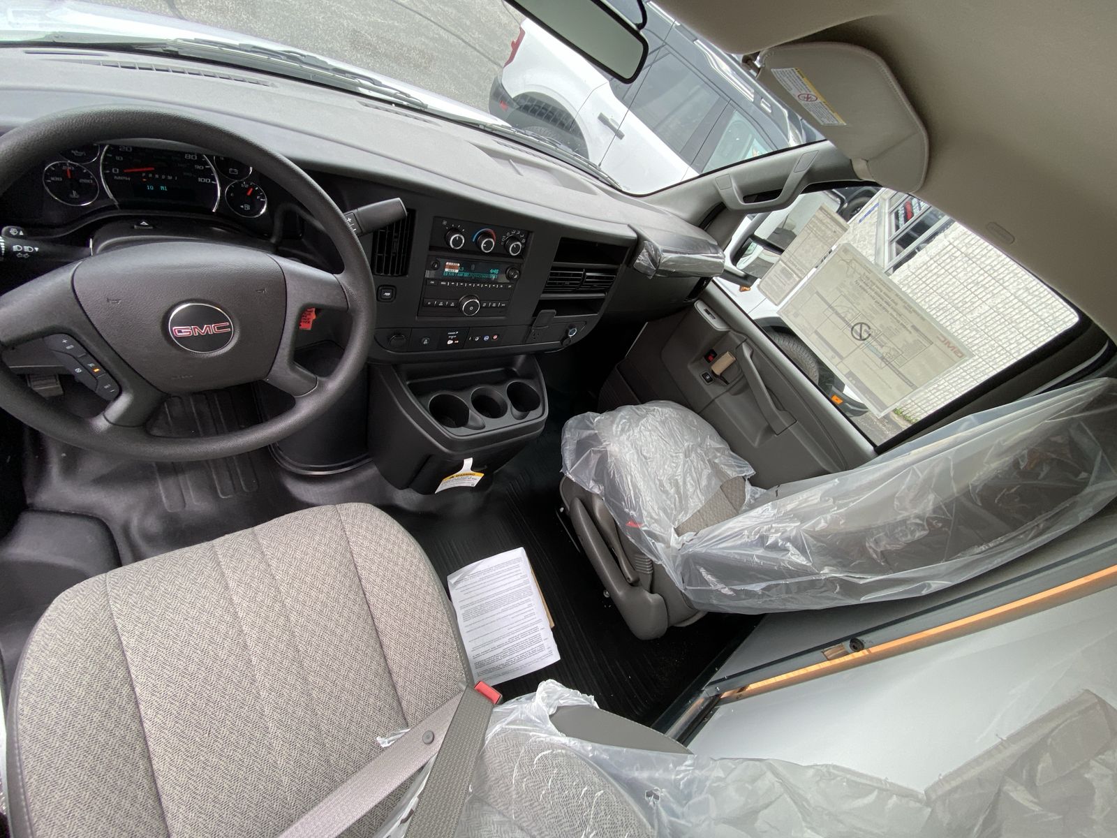 2025 GMC Savana Cutaway 3500 1WT