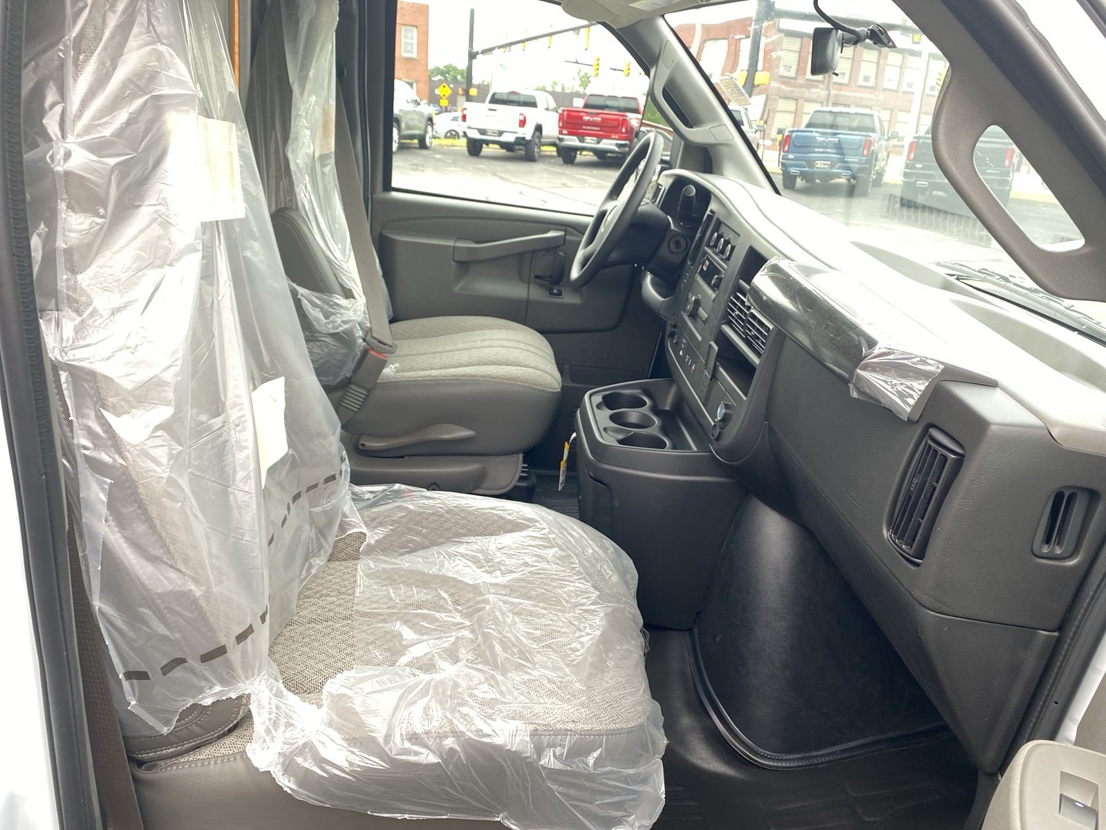 2025 GMC Savana Cutaway 3500 1WT