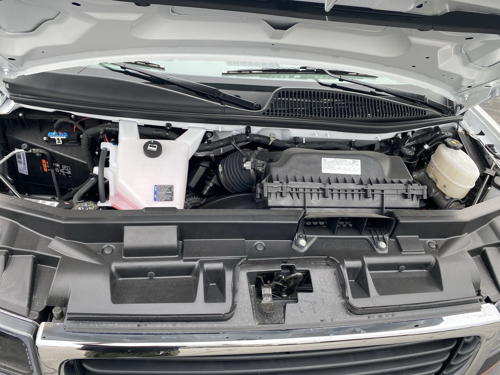 2025 GMC Savana Cutaway 3500 1WT