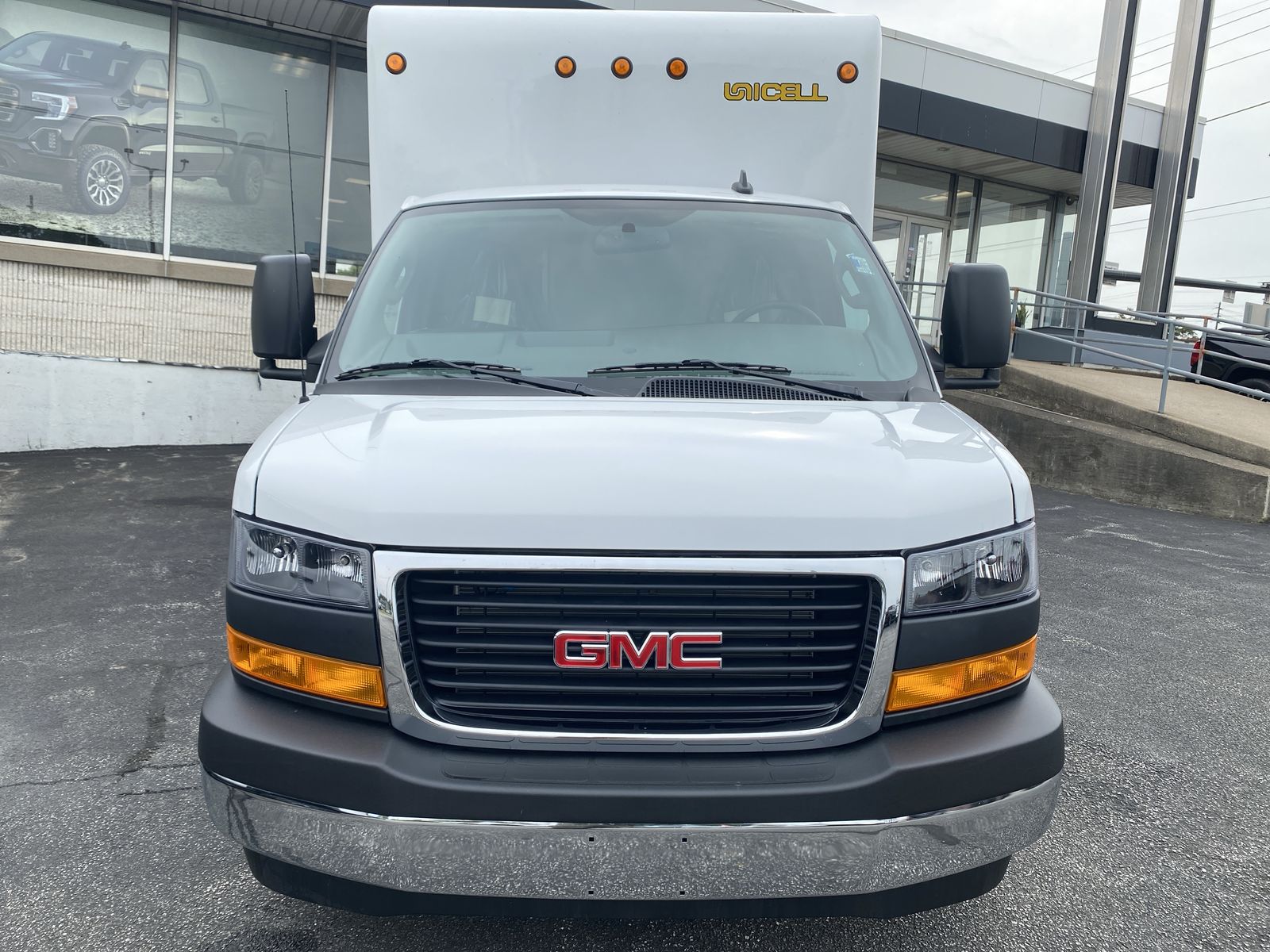 2025 GMC Savana Cutaway 3500 1WT