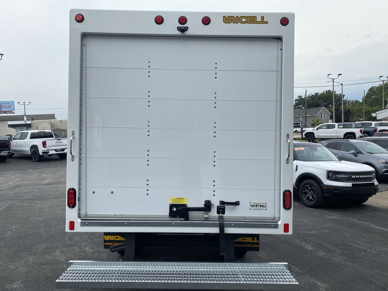 2025 GMC Savana Cutaway 3500 1WT