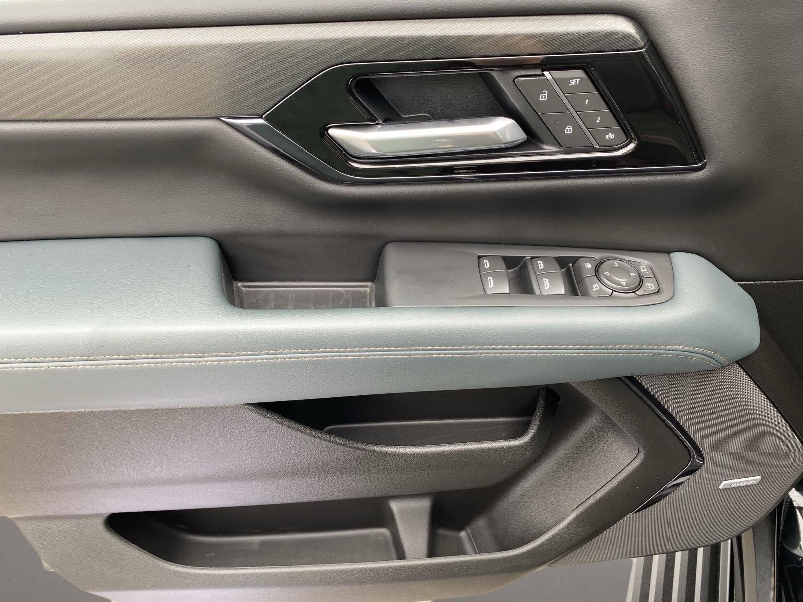 2025 GMC Yukon XL AT4