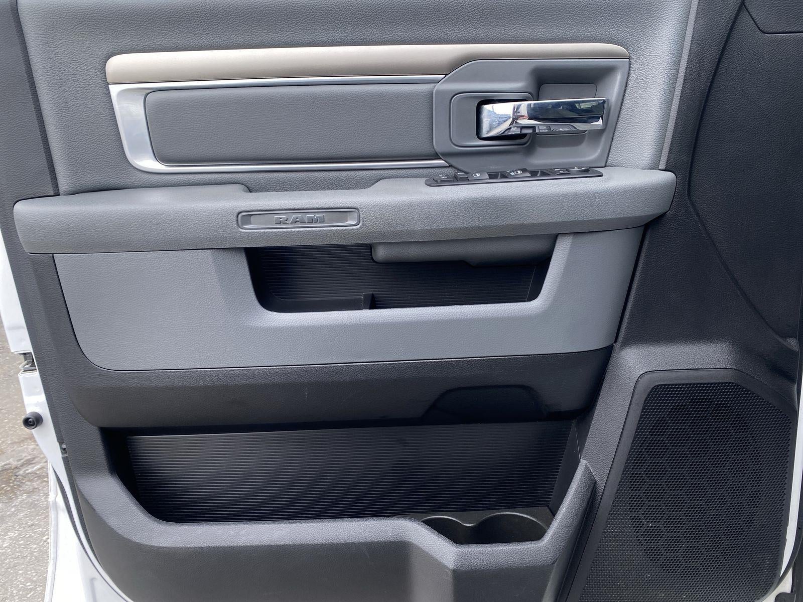 2017 RAM 1500 Big Horn Crew Cab 4x4 5'7" Box