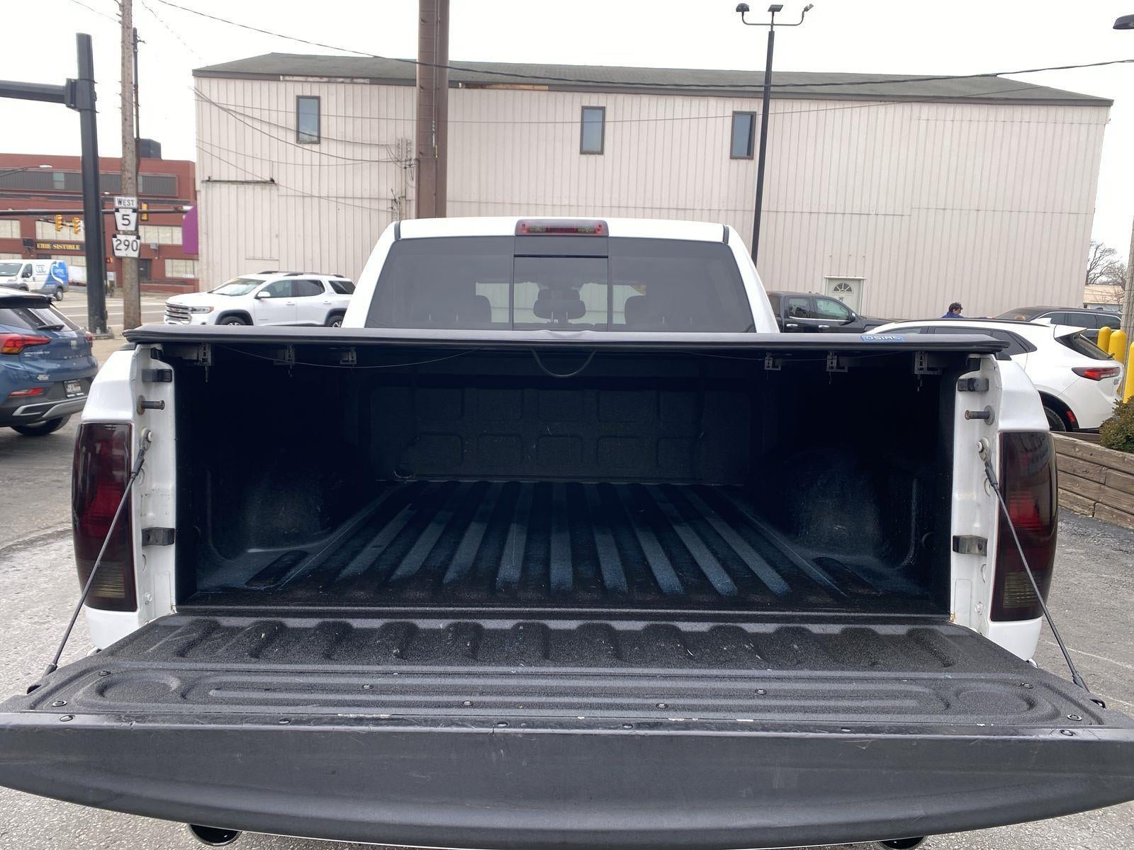 2017 RAM 1500 Big Horn Crew Cab 4x4 5'7" Box