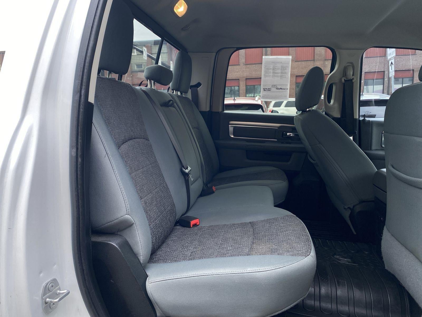 2017 RAM 1500 Big Horn Crew Cab 4x4 5'7" Box