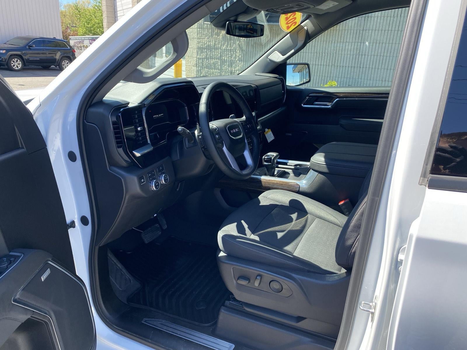 2025 GMC Sierra 1500 Elevation