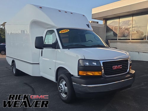 2025 GMC Savana Cutaway 3500 1WT