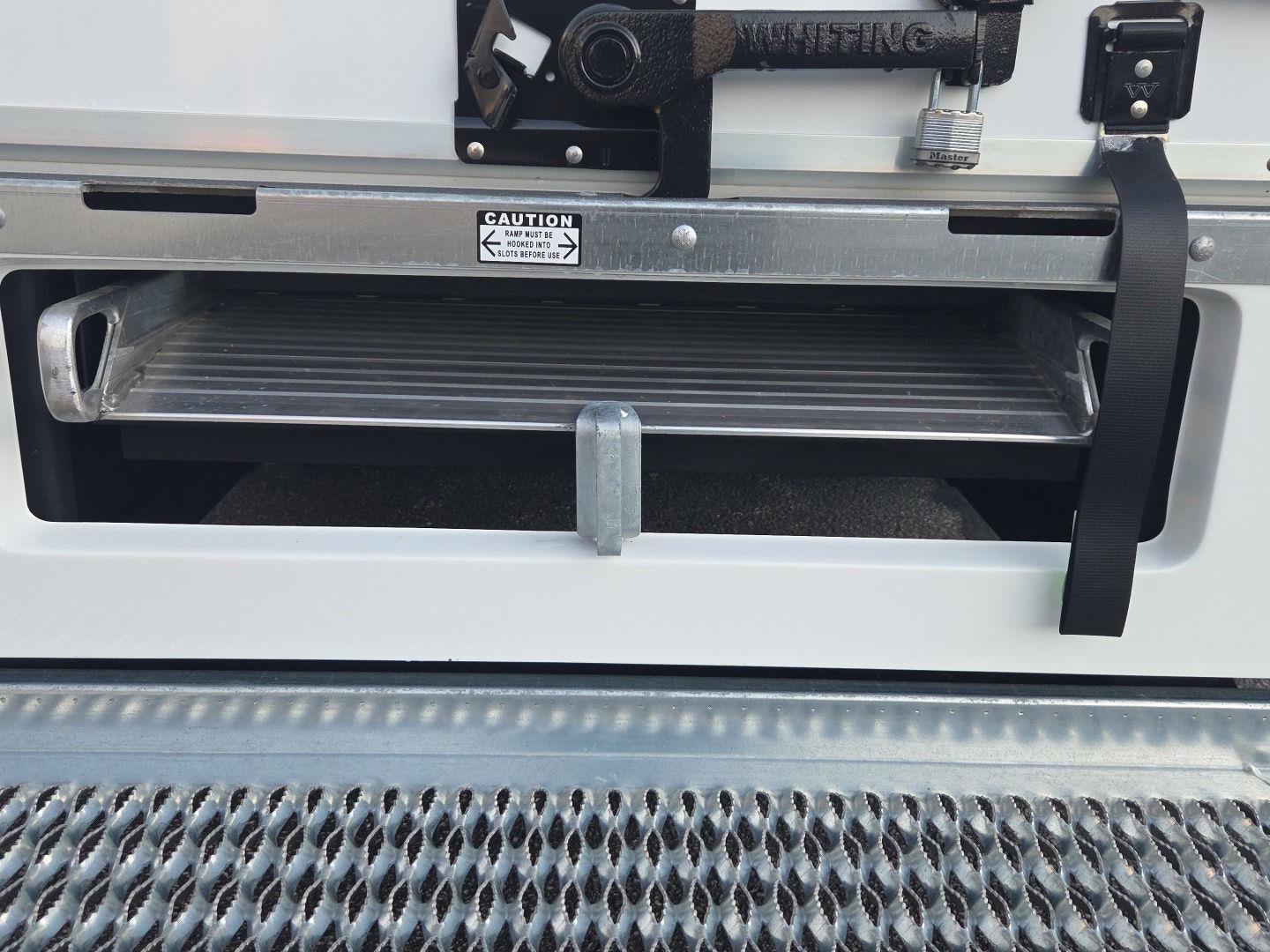 2025 GMC Savana Cutaway 3500 1WT