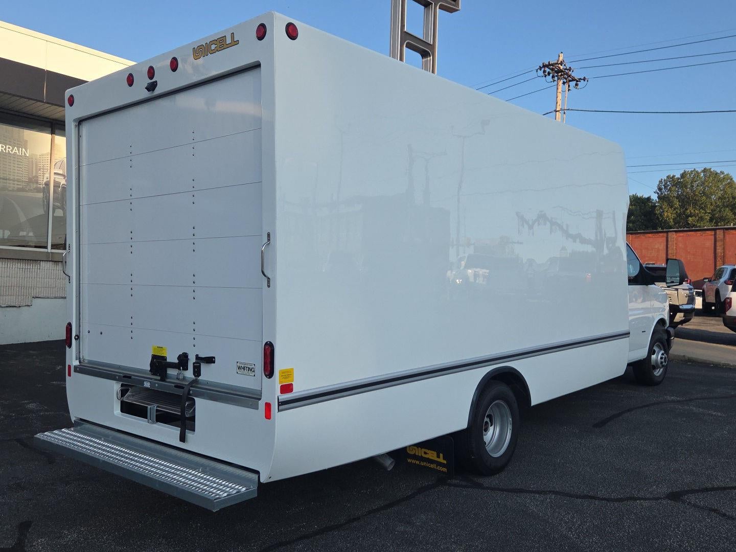 2025 GMC Savana Cutaway 3500 1WT