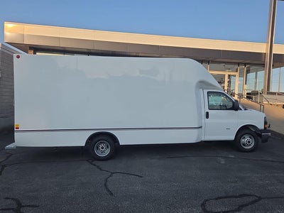 2025 GMC Savana Cutaway 3500 1WT