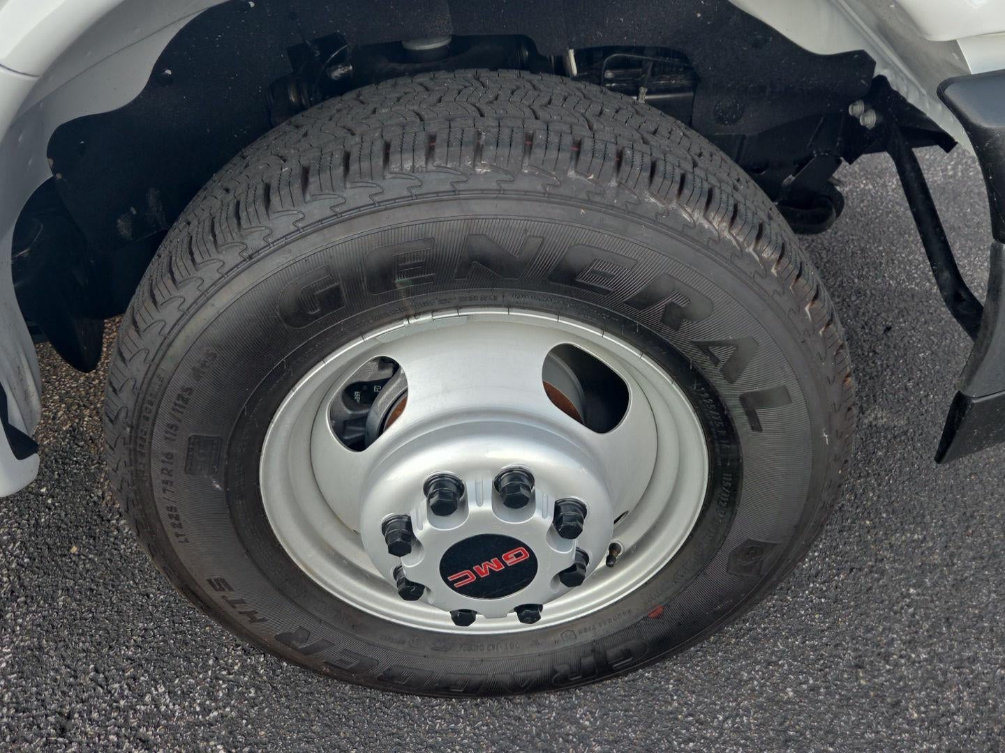 2025 GMC Savana Cutaway 3500 1WT