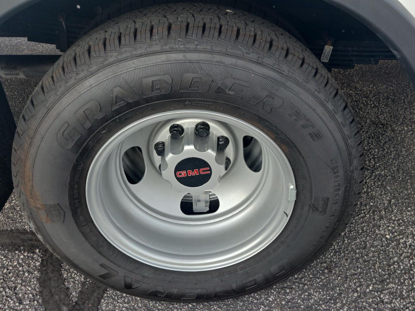 2025 GMC Savana Cutaway 3500 1WT