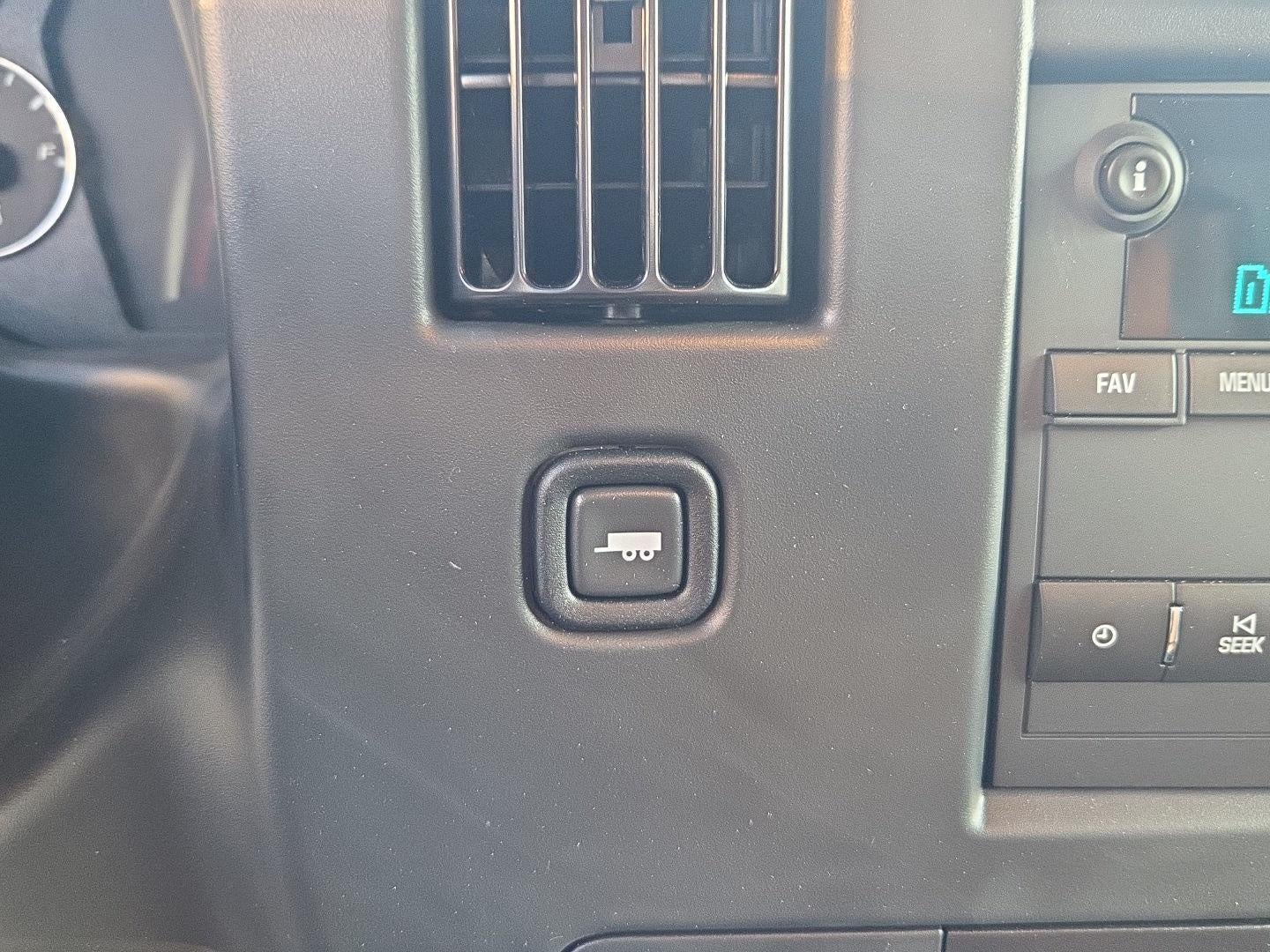 2025 GMC Savana Cutaway 3500 1WT