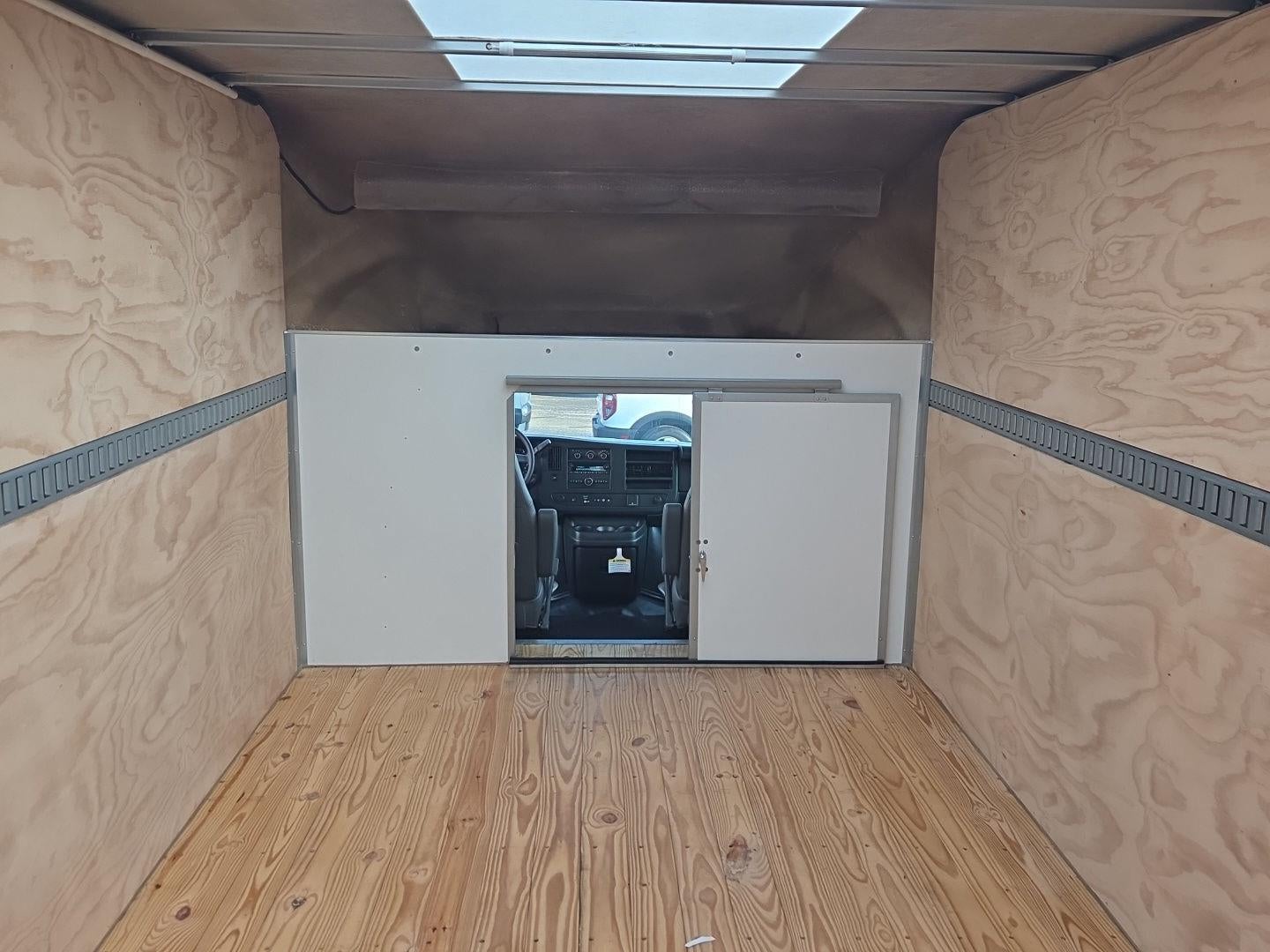 2025 GMC Savana Cutaway 3500 1WT