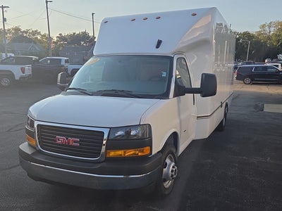 2025 GMC Savana Cutaway 3500 1WT