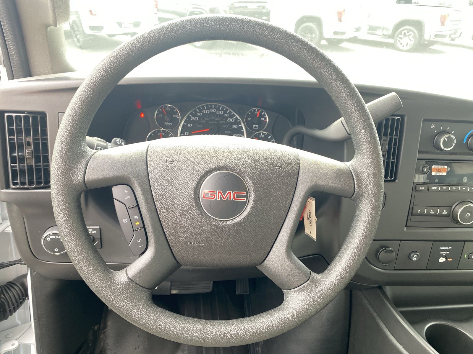 2025 GMC Savana Cutaway 3500 1WT