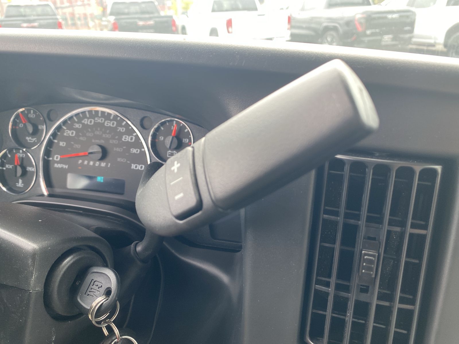 2025 GMC Savana Cutaway 3500 1WT