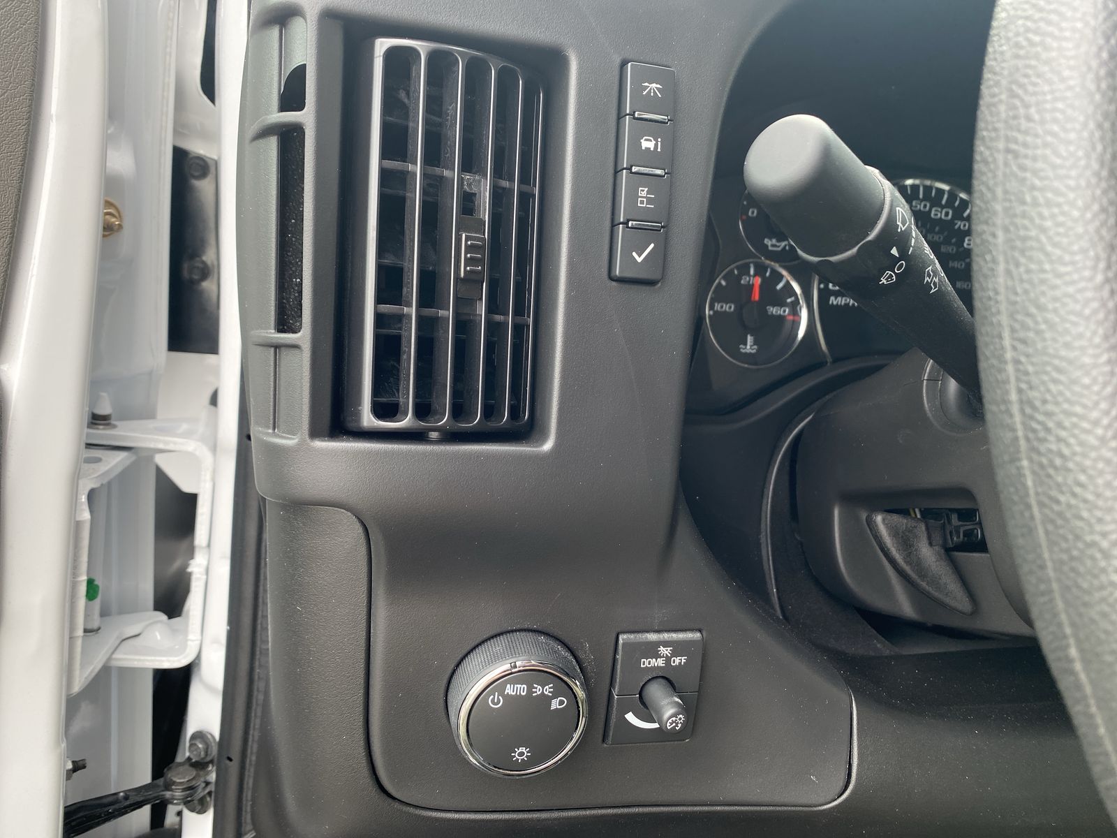 2025 GMC Savana Cutaway 3500 1WT