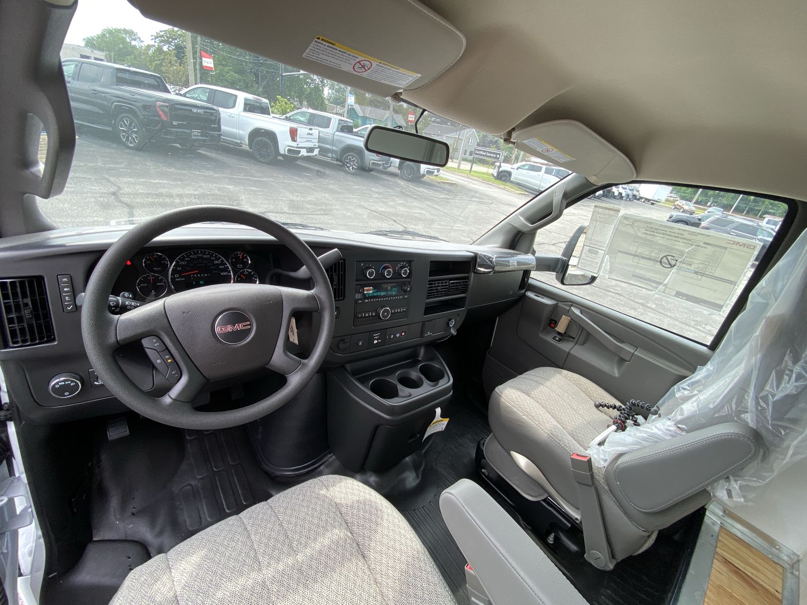 2025 GMC Savana Cutaway 3500 1WT